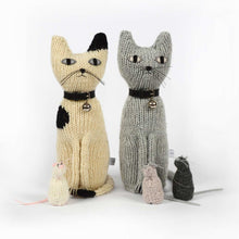 Severina Kids Vito hand knitted cat